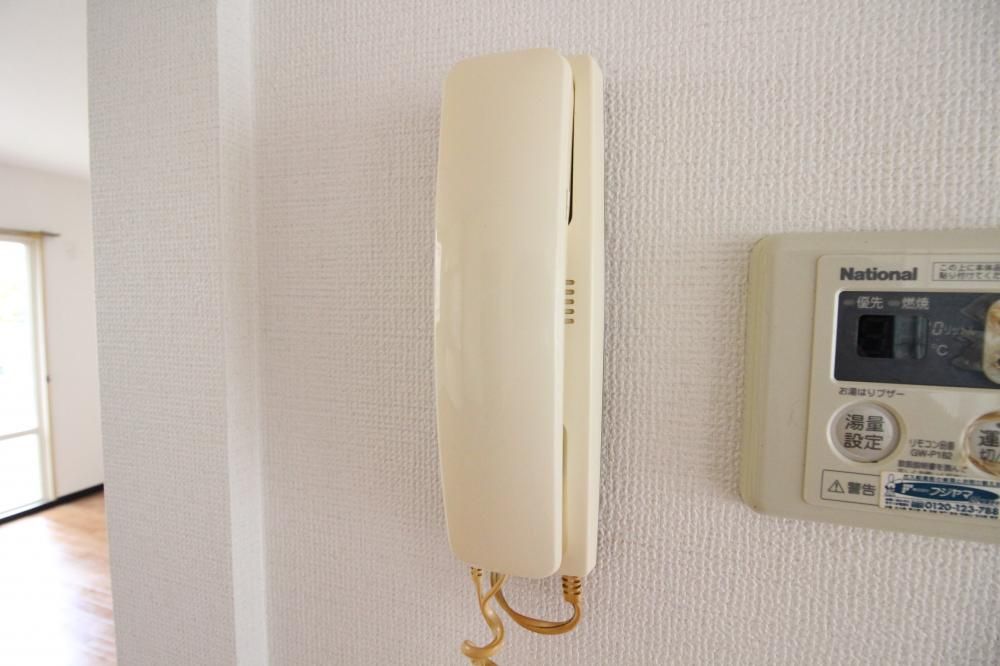 �y�Z�L�����e�B�z�@