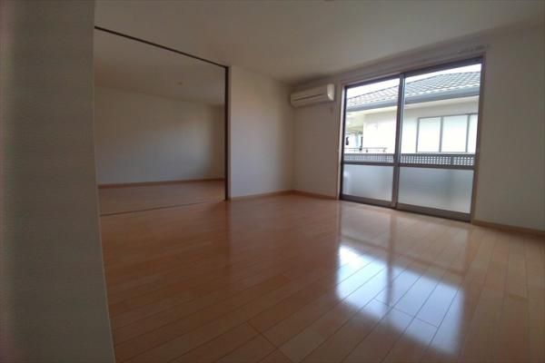 �y���ԁE���r���O�z�@