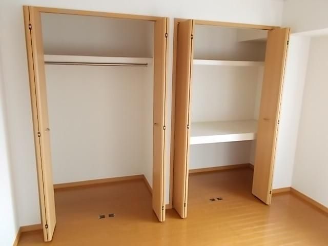 y[z@