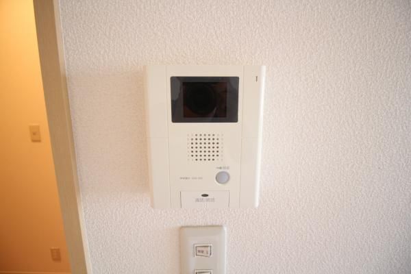 �y�Z�L�����e�B�z�@