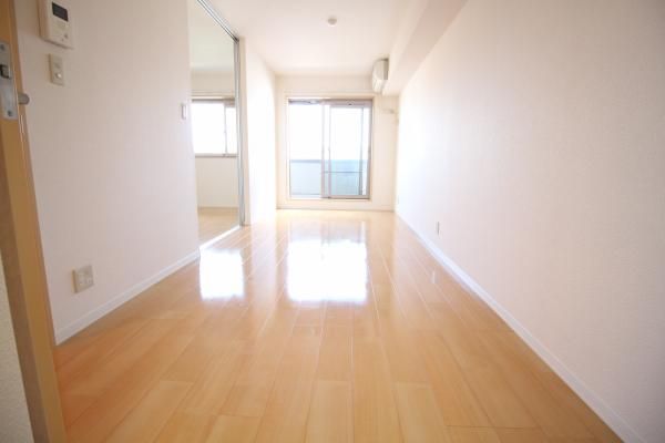 �y�����E���r���O�z�@