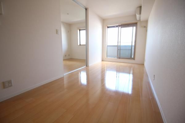 �y�����E���r���O�z�@