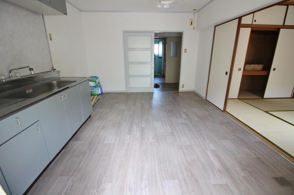 �y�����E���r���O�z�@