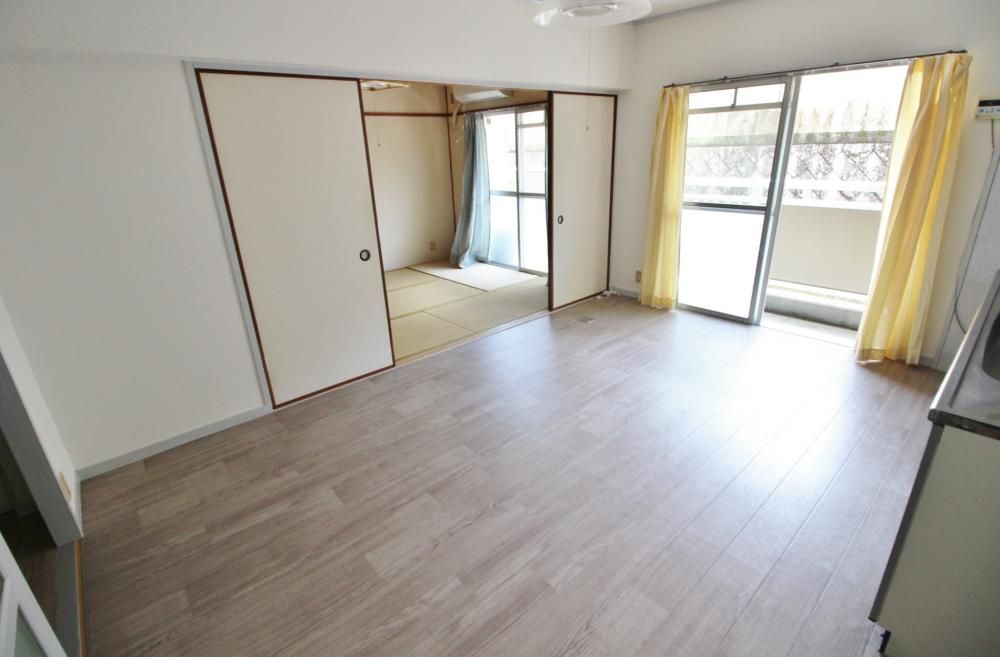 �y�����E���r���O�z�@