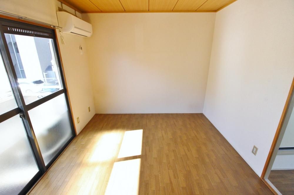 �y�����E���r���O�z�@