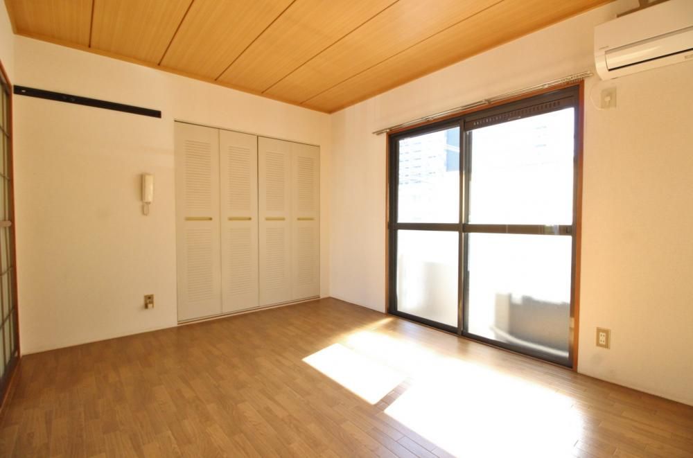 �y�����E���r���O�z�@