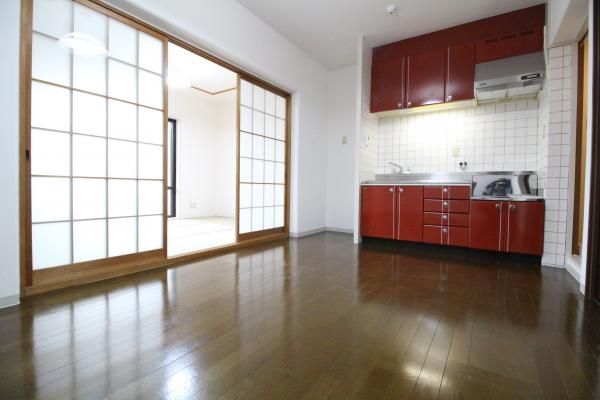 �y�����E���r���O�z�@