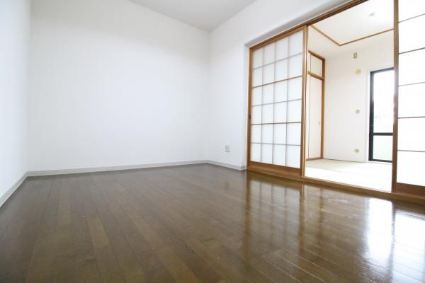 �y�����E���r���O�z�@