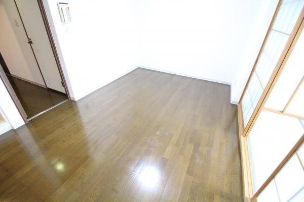 �y�����E���r���O�z�@