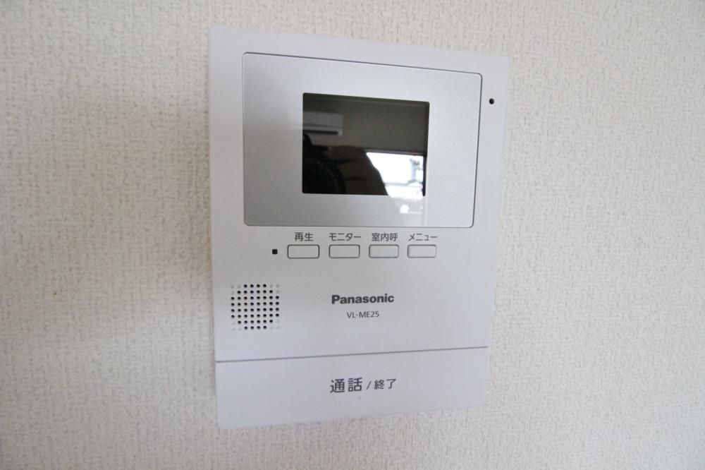 �y�Z�L�����e�B�z�@