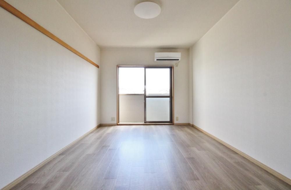 �y�����E���r���O�z�@